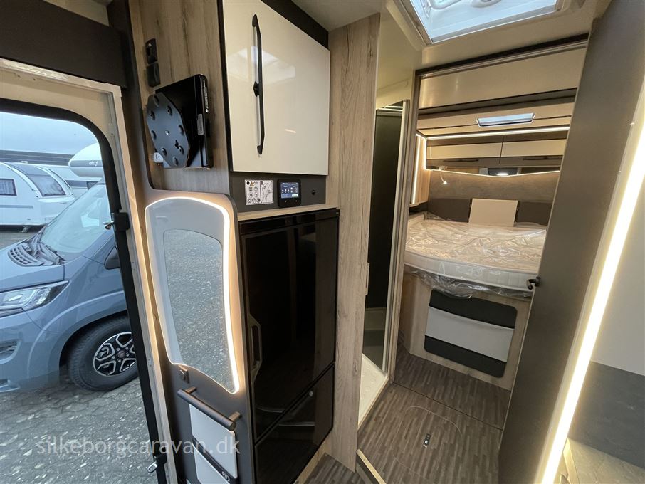 Elnagh Magnum 582